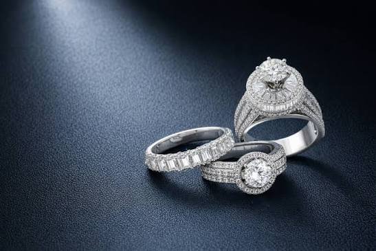 natural diamond engagement rings