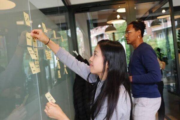 explain the process of creating an effective list of tasks to accomplish a goal.